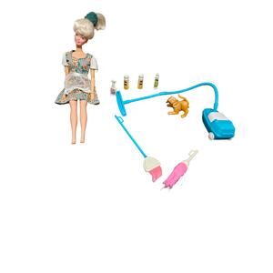 Vintage 1997 Barbie CLEANIN' HOUSE Dress 'N Play Set with Barbie Included